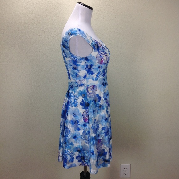 Nikibiki Blue & White Sweetheart Neckline Dress - Picture 5 of 6